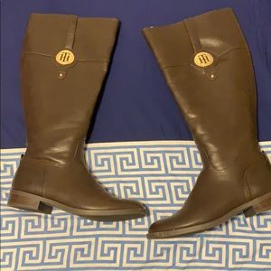 Women’s size 9 Tommy Hilfiger boots.